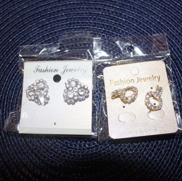 Bundle of 2 Bracelets and 2 Sets of Earrings - Picture 3 of 3